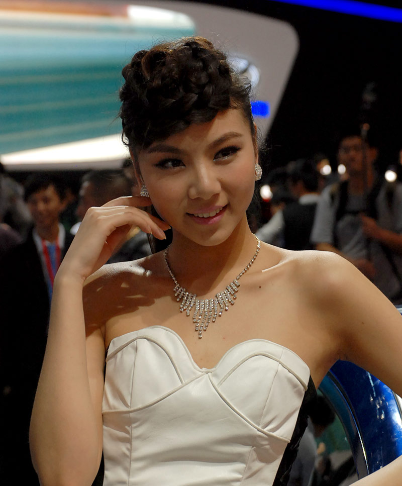 Sweet beauty at Int'l Motor Show in Guangzhou (11)