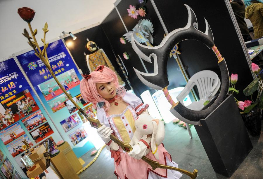 A cosplayer poses for photo during the 1st Cosplay Cultural Festival in Hangzhou, capital of east China's Zhejiang Province, Dec. 9, 2012. The two-day festival closed on Sunday. (Xinhua/Han Chuanhao)