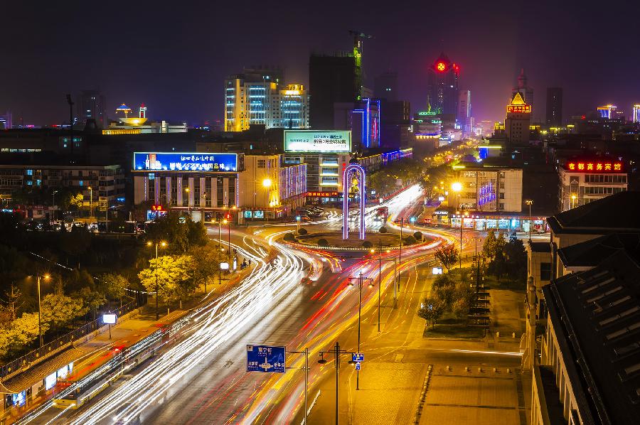 Photo taken on Oct. 31, 2012 shows the night scene of Yinchuan, capital of northwest China's Ningxia Hui Autonomous Region. (Xinhua/Wang Peng) 