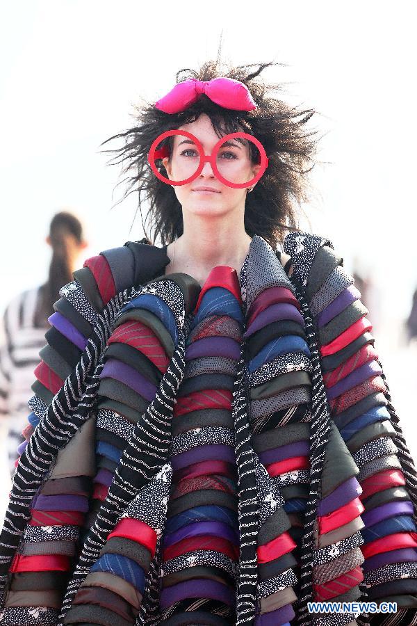 A model is pictured during a catwalk show "The World's Greatest Catwalk" in Victoria Harbour waterfront of Tsim Sha Tsui promenade, south China's Hong Kong, Dec. 9, 2012. The World's Greatest Catwalk 2012 broke the Guinness World Record of the world's longest catwalk on Sunday by having more than 340 models walking on a three kilometers long catwalk. (Xinhua/Tang Chen) 