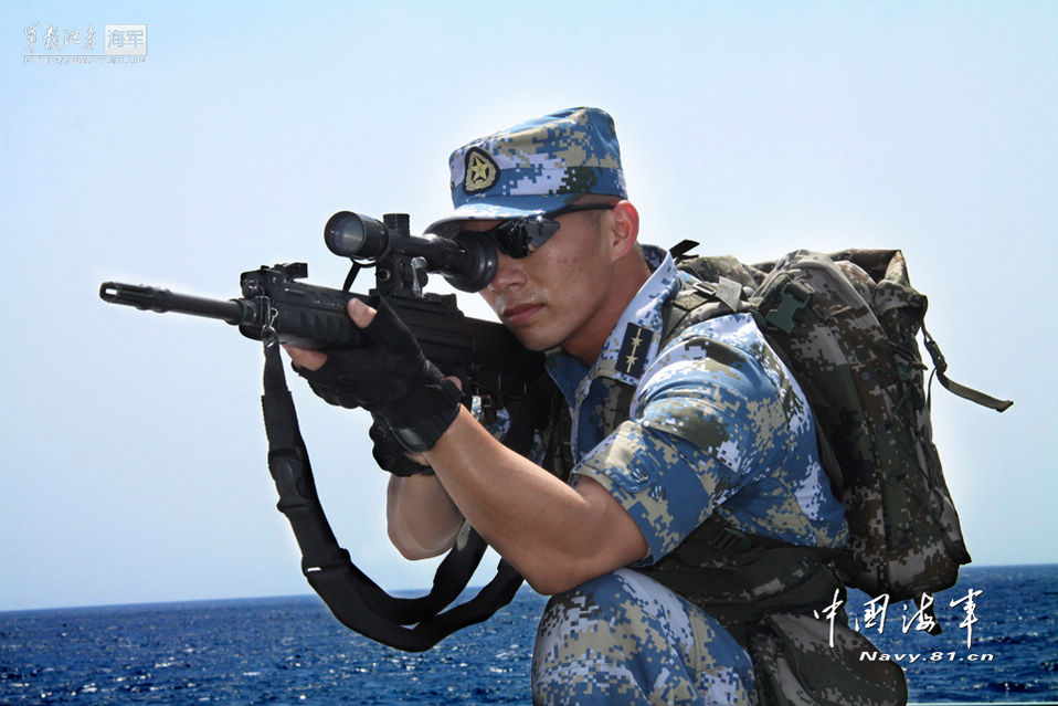 Two soldiers from the People's Liberation Army Navy take part in international sniper training. (Photo/navy.81.cn)