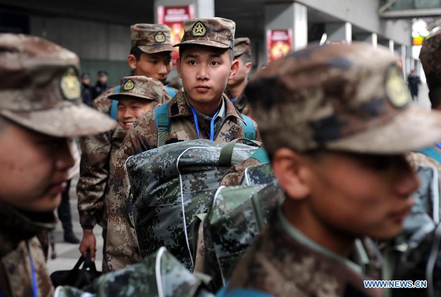 Newly recruited soldiers of People's Liberation Army (PLA) wait in line to get on a train at Nanjing Railway Station in Nanjing, capital of east China's Jiangsu Province, Dec. 10, 2012. A total of 545 new recruits from Nanjing, Nantong, Taizhou and Yancheng, four cities in Jiangsu, set off on Monday to join their army units. (Xinhua/Sun Can)