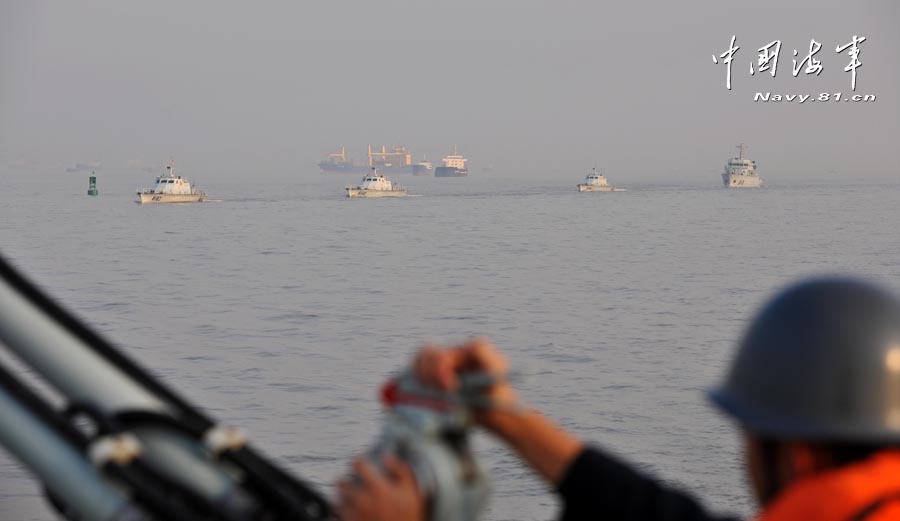 A ship formation under the East China Sea Fleet of the Navy of the Chinese People's Liberation Army (PLA) conducted actual-combat drill in a training sea area to enhance its actual combat capability. (navy.81.cn/Jiang Shan)