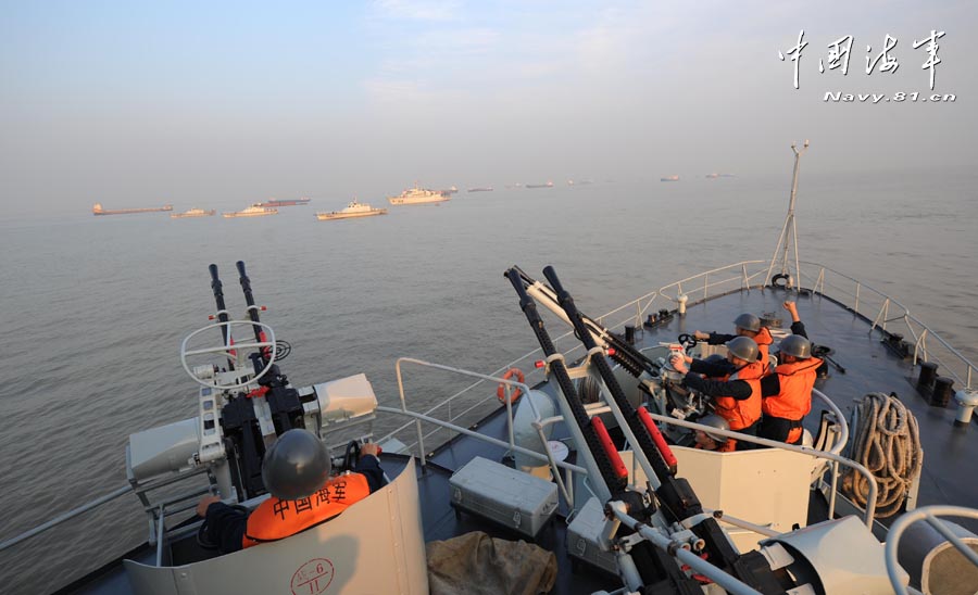 A ship formation under the East China Sea Fleet of the Navy of the Chinese People's Liberation Army (PLA) conducted actual-combat drill in a training sea area to enhance its actual combat capability. (navy.81.cn/Jiang Shan)