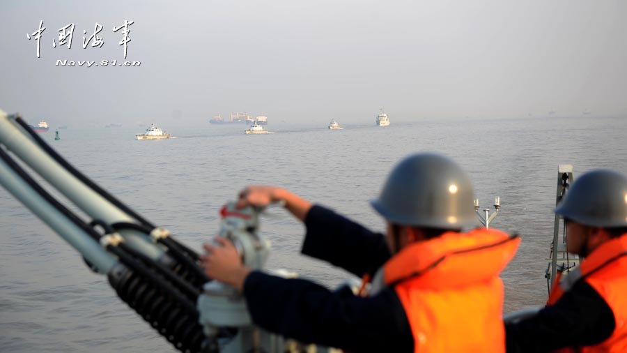 A ship formation under the East China Sea Fleet of the Navy of the Chinese People's Liberation Army (PLA) conducted actual-combat drill in a training sea area to enhance its actual combat capability. (navy.81.cn/Jiang Shan)