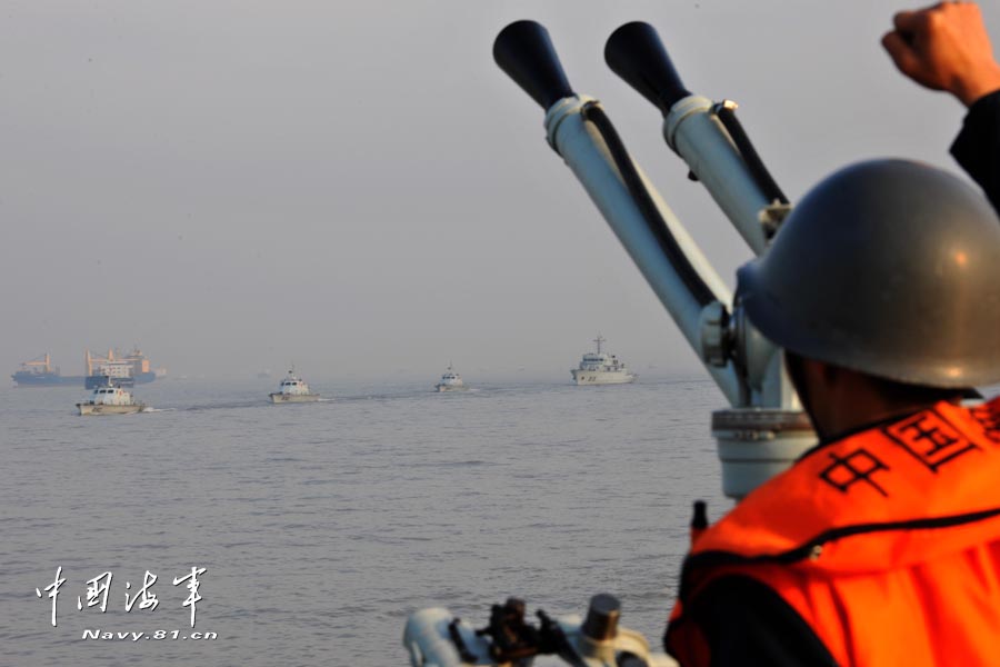 A ship formation under the East China Sea Fleet of the Navy of the Chinese People's Liberation Army (PLA) conducted actual-combat drill in a training sea area to enhance its actual combat capability. (navy.81.cn/Jiang Shan)