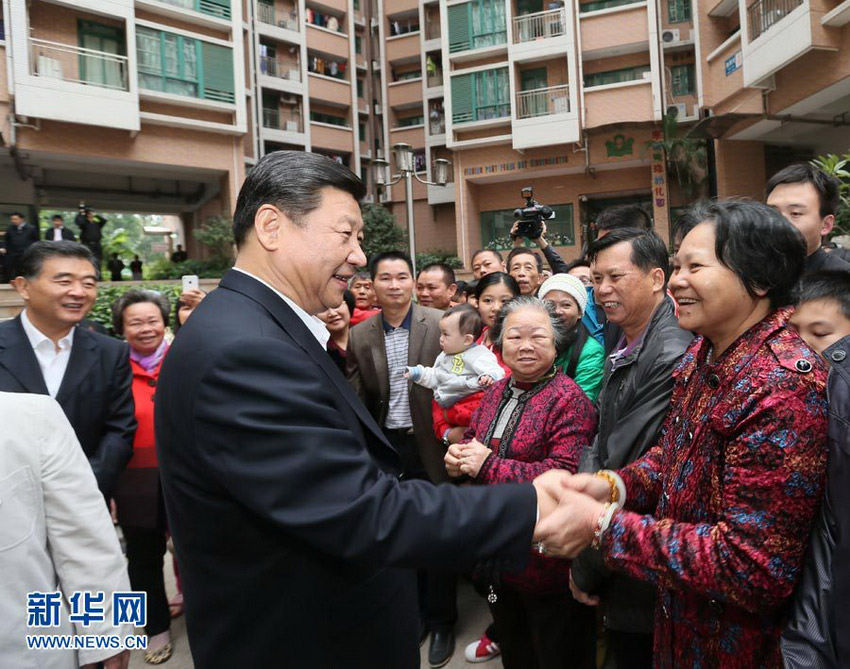 Photo released on Dec. 11, 2012 shows Xi Jinping, general secretary of the Communist Party of China (CPC) Central Committee and chairman of the CPC Central Military Commission (CMC), talks with residents at a community in Shenzhen, south China's Guangdong Province. Xi made an inspection tour in Guangdong from Dec. 7 to Dec. 11. (Xinhua/Lan Hongguang)