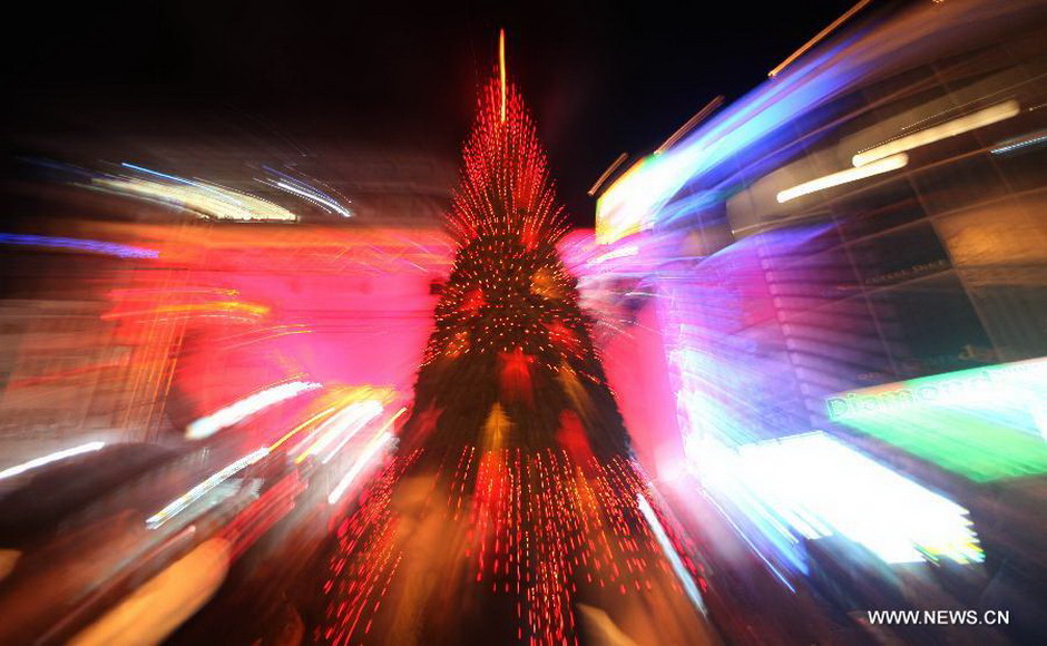 A celebration is held by Palestinians to inaugurate Christmas' decorations in the West Bank city of Ramallah, on Dec. 12, 2012. (Xinhua/Fadi Arouri) 