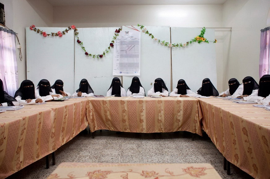 Some young women receive midwives training in Hodeida, and they will work in healthy centres after course ends. (Photo/ Global Times)