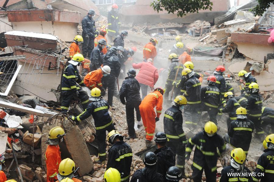 Rescuers clear up debris at a collapsed residential building in Ningbo, east China's Zhejiang Province, Dec. 16, 2012. The Five-story residential building collapsed around Sunday noon. The number of casualties is unknown. (Xinhua)