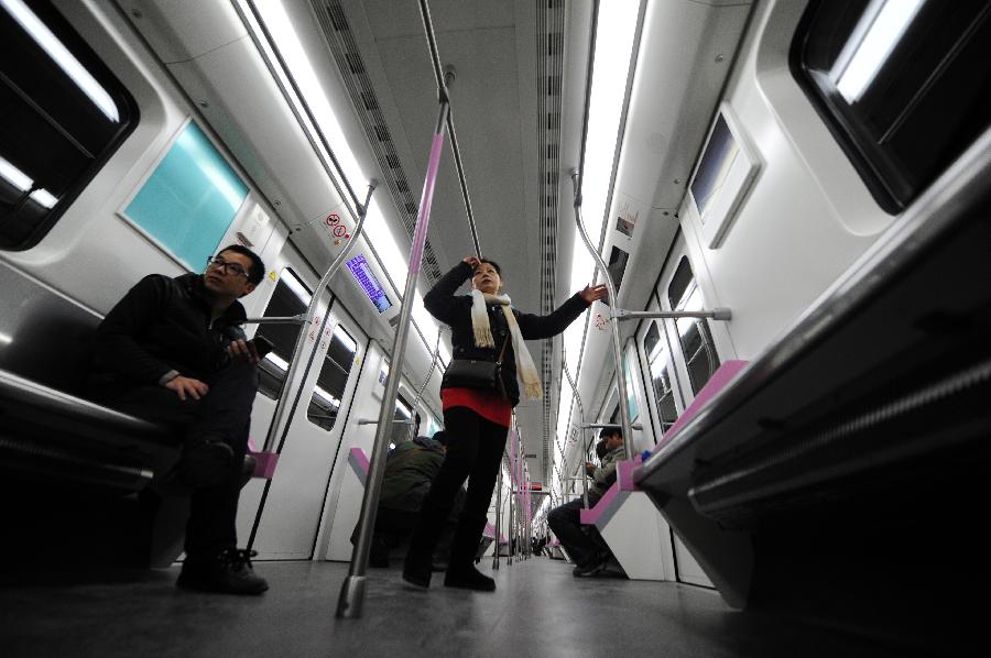 Citizens who are invited for test run take the train of Wuhan Subway Line No.2 in Wuhan, capital of central China's Hubei Province, Dec. 14, 2012. Subway Line No.2 is the first subway line of the city, also the first subway line across the Yangtze River. The construction of the project started in 2006. It is expected to be put into trial operation on Dec. 28. (Xinhua/Hao Tongqian) 