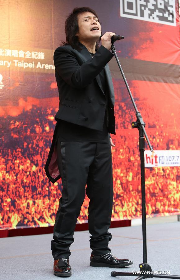 Singer Wu Bai performs at an album signing event to promote his new live album recording the Taipei concert held by his music group "Wu Bai & China Blue" in Taipei, southeast China's Taiwan, Dec. 16, 2012. (Xinhua/Xing Guangli)  