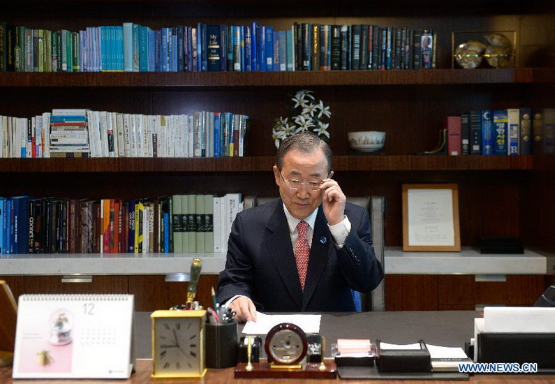 United Nation Secretary General Ban Ki-moon works after moving back to the 38th floor office in the glass skyscraper at the UN headquarters in New York, Dec. 17, 2012. Under the UN's Capital Master Plan, Ban moved to the temporary North Lawn building in January, 2010. (Xinhua/Shen Hong) 
