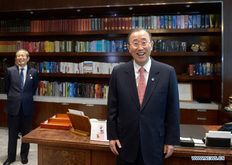 United Nation Secretary General Ban Ki-moon (R) moves back to the 38th floor office in the glass skyscraper at the UN headquarters in New York, Dec. 17, 2012. Under the UN's Capital Master Plan, Ban moved to the temporary North Lawn building in January, 2010. (Xinhua/Shen Hong)