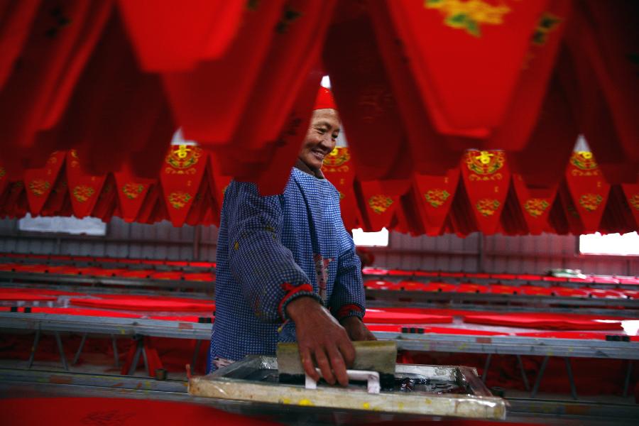 Villagers make Chinese lanterns in Yaxi Village of Xianju County, east China's Zhejiang Province, Dec. 18, 2012. As the Spring Festival approaches, workers in Yaxi Village are busy making lanterns, a traditional decoration for Spring Festival in China. (Xinhua/Cui Xinyu) 