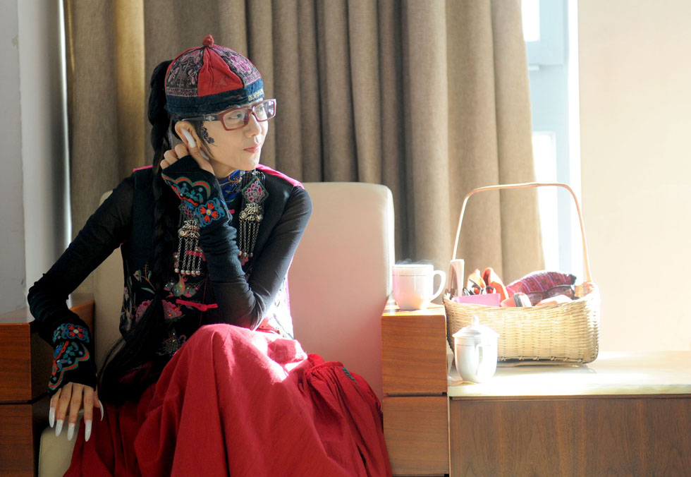 A photo of princess of peacock Yang Liping in Beijing. (Xinhua Photo by Luo Xiaoguang)