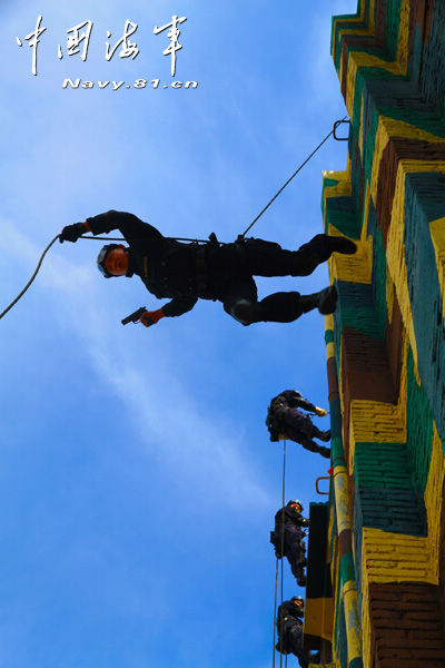 A marine brigade under the South Sea Fleet of the Navy of the Chinese People's Liberation Army (PLA) carries out joint training during December.(Photo: Navy.81.cn)