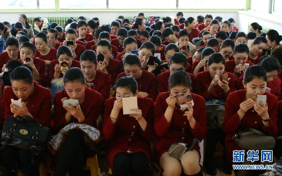 Picture shows the candidates in make-up for the recruitment of Hainan Airlines flight attendants on March 3, 2012. 