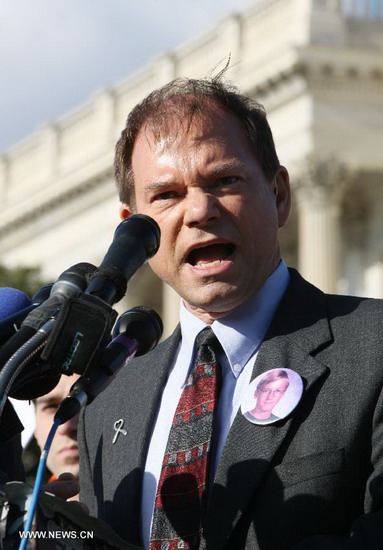 A father who lost his beloved son due to a gun violence speaks in front of the Capitol Hill in Washington D.C. on Dec. 18, 2012. Families of victims share with the media a letter signed by families who have lost beloved ones in all of the recent mass shootings across the country. The letter will be delivered to the White House and Members of Congress. (Xinhua/Fang Zhe) 