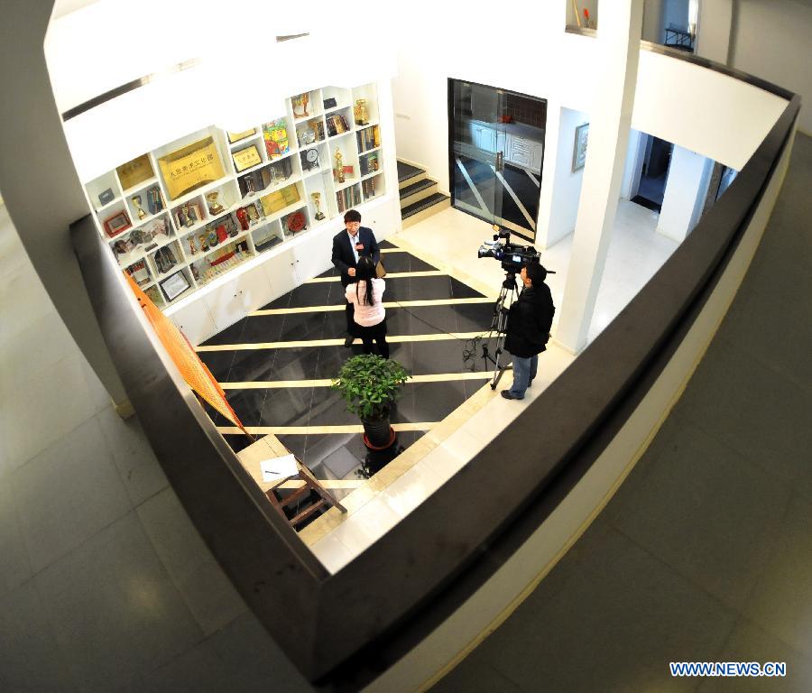 Photo taken on Dec. 19, 2012 shows the public service platform of the People's Fine Art Cultural Zone in the Banqiao South Alley of Dongcheng District in Beijing, capital of China.(Xinhua/Li Xin)