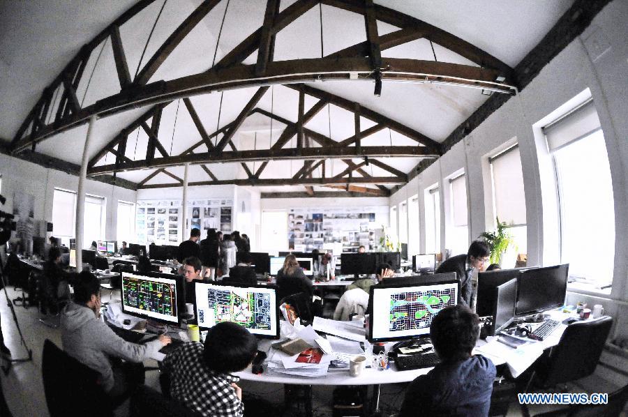 Working staff from an architectural design company work in an office transformed from a work shop in the People's Fine Art Cultural Zone in the Banqiao South Alley of Dongcheng District in Beijing, capital of China, Dec. 19, 2012.(Xinhua/Li Xin) 