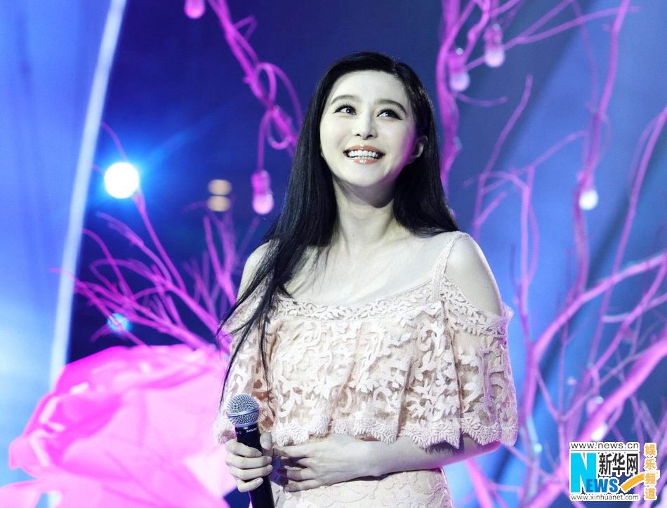Chinese actress Fan Bingbing performs at the new year concert of Shenzhen TV.(Photo/Xinhua)