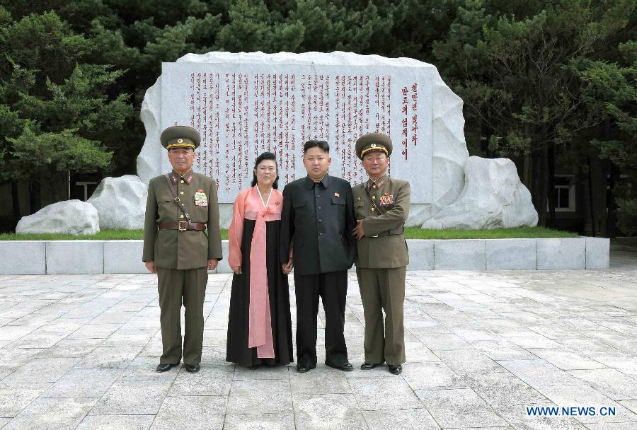 Photo provided by the Central News Agency (KCNA) of the Democratic People's Republic of Korea (DPRK) on Aug. 28, 2012 shows DPRK top leader Kim Jong Un (2nd R) inspecting the command of the Korean People's Army (KPA) large combined unit 313 and a unit under it, which stand guard over the eastern sector of the front. (Xinhua/KCNA) 