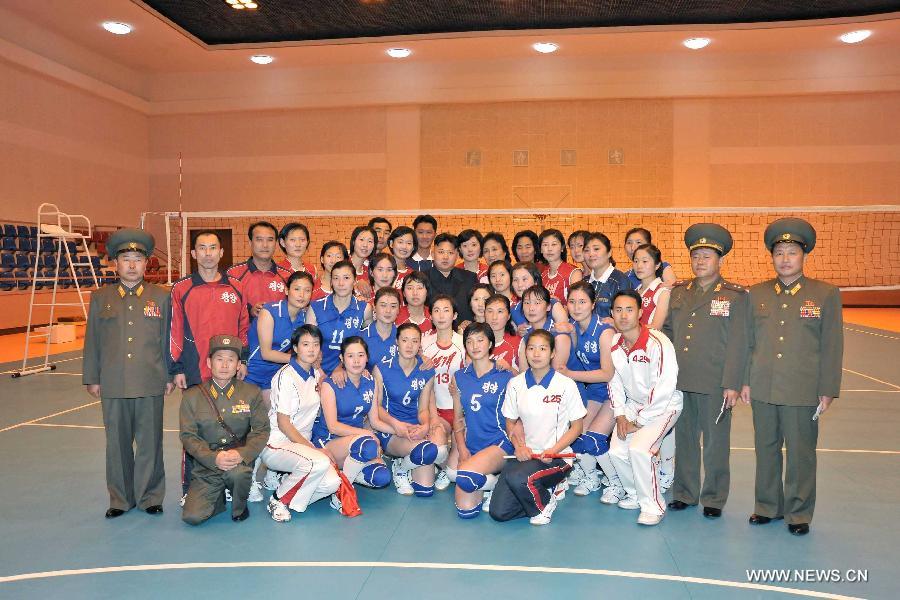 Photo released by Korean Central News Agency (KCNA) on Nov. 7, 2012 shows Kim Jong Un, top leader of the Democratic People's Republic of Korea (DPRK) poses with members of women's volleyball. (Xinhua/KCNA) 