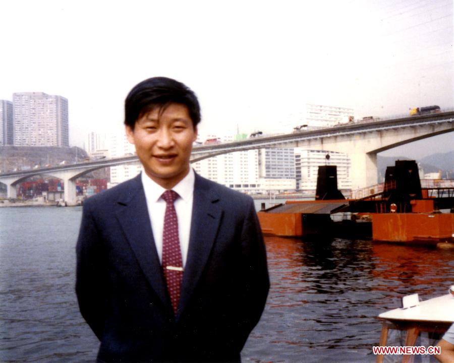 File photo shows Xi Jinping, then vice mayor of Xiamen City of southeast China's Fujian Province, poses for photo during an overseas visit. (Xinhua) 