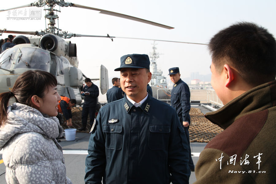 The "Zhoushan" warship of the Navy of the Chinese People's Liberation Army (PLA) is in busy training on the morning of December 24, 2012. The open day activity is scheduled to be held on the warship on the next day. (China Military Online)