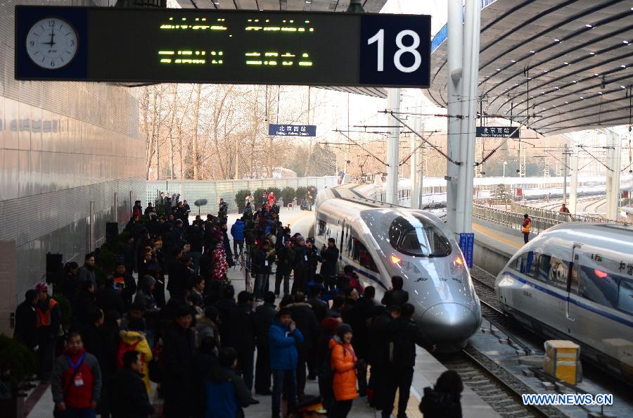 Bullet train G801 leaves the Beijing West Railway Station in Beijing, capital of China, for Guangzhou, capital of south China's Guangdong Province, Dec. 26, 2012.(Xinhua/Zhou Guoqiang)