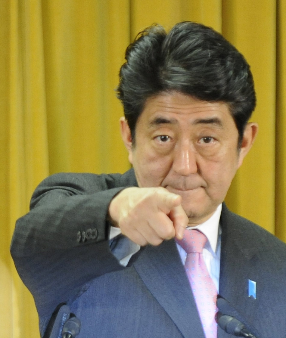 Shinzo Abe, leader of Japan's Liberal Democratic Party (LDP), attends a press conference at the headquarters of LDP in Tokyo, Japan, Dec. 17, 2012. LDP won by a landslide in Sunday's House of Representatives election as it solo secured 294 seats in the election. (Xinhua/Kenichiro Seki)