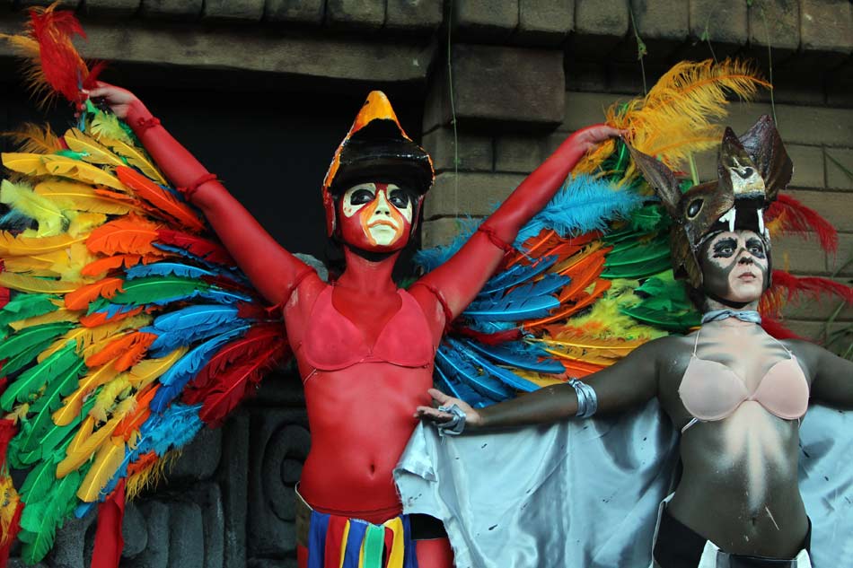 Actors perform in an activity to embrace the new Mayan era in an archaeological site park in Copan, Honduras, Dec. 20, 2012. (Photo/Xinhua)