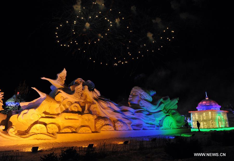 Photo taken on Dec. 25, 2012 shows a snow sculpture in border city Manzhouli in north China's Inner Mongolia Autonomous Region. The 14th China, Russia and Mongolia Ice and Snow Sculpture Festival kicked off here on Tuesday. (Xinhua/Asigang)