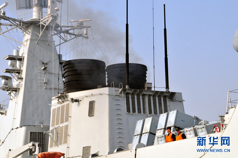 The "Guangzhou" guided missile destroyer under the South China Sea Fleet of the Navy of the Chinese People's Liberation Army (PLA) is open to the public on December 26, 2012. (Xinhua/An Chen)