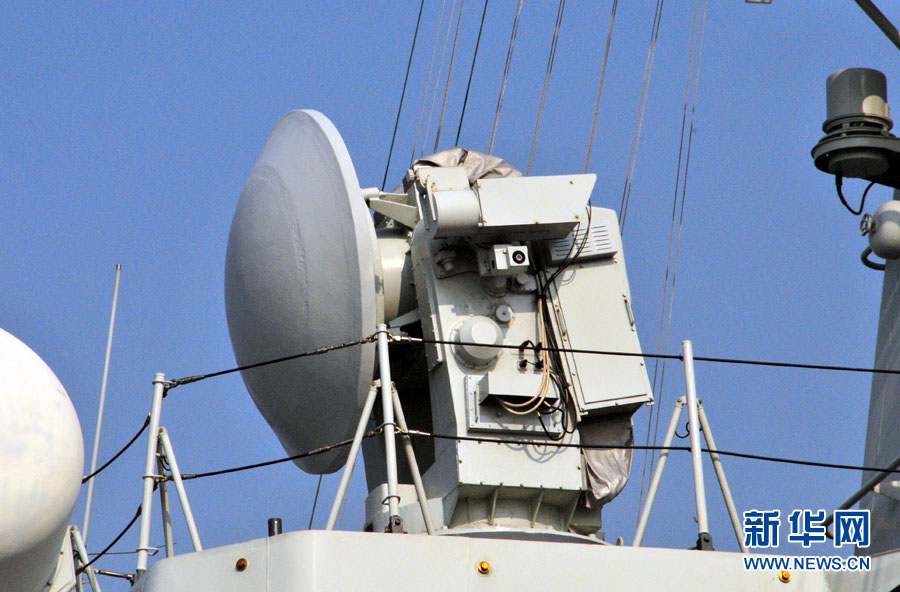 The "Guangzhou" guided missile destroyer under the South China Sea Fleet of the Navy of the Chinese People's Liberation Army (PLA) is open to the public on December 26, 2012. The photo features the scene of the fire control radar. (Xinhua/An Chen)