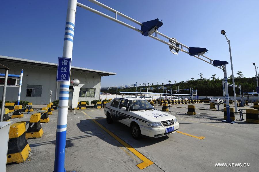 Photo taken on Dec. 31, 2012 shows a behind-wheel exam venue rebuilt under requirements of the revised traffic regulation in Shenzhen, south China's Guangdong Province. The revised traffic regulation takes effect on Tuesday. According the new rules, 52 different sorts of violations can result in deducting points for punishment, up from 38 under the previous regulation. (Xinhua/Liang Xu) 