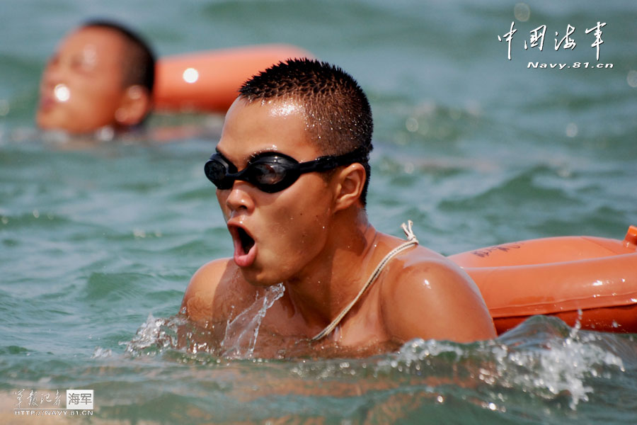 Chinese Marine Corps under the Navy of the Chinese People's Liberation Army (PLA) conducted an amphibious combat training recently. (Source: navy.81.cn)