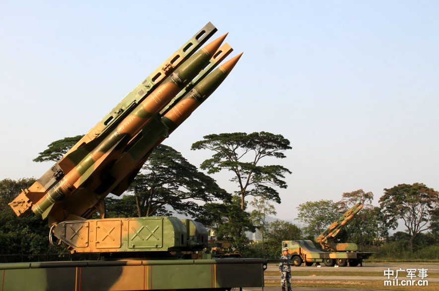 A ground-to-air missile brigade of the Air Force practices a new creative military training pattern by conducting an emergency drill under IT-based conditions. In the practice field, three vehicles loaded with Red Flag-12 surface-to-air missile fast arrived the launch pad. The total process took only five minutes. The informatization of the military drill improved troop’s combat capability.(Mil.cnr.cn/Sun Li, Deng Xiguang and Xu Xiaoyu)