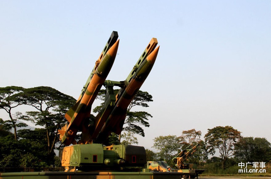 A ground-to-air missile brigade of the Air Force practices a new creative military training pattern by conducting an emergency drill under IT-based conditions. In the practice field, three vehicles loaded with Red Flag-12 surface-to-air missile fast arrived the launch pad. The total process took only five minutes. The informatization of the military drill improved troop’s combat capability.(Mil.cnr.cn/Sun Li, Deng Xiguang and Xu Xiaoyu)