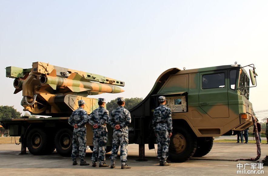 A ground-to-air missile brigade of the Air Force practices a new creative military training pattern by conducting an emergency drill under IT-based conditions. In the practice field, three vehicles loaded with Red Flag-12 surface-to-air missile fast arrived the launch pad. The total process took only five minutes. The informatization of the military drill improved troop’s combat capability.(Mil.cnr.cn/Sun Li, Deng Xiguang and Xu Xiaoyu)