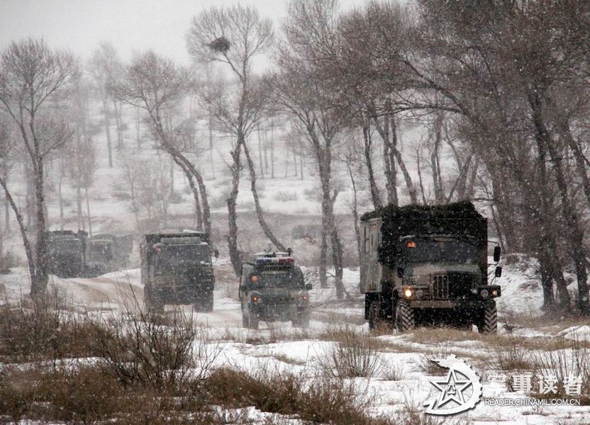 In late December 2012, a garrison regiment conducts a drill deep in the Greater Hinggan mountains of Heilongjiang province. The soldiers went through many hard exercises although the temperature dipped to 40 degrees Celsius below zero. (Photo/ reader.chinamil.com.cn)