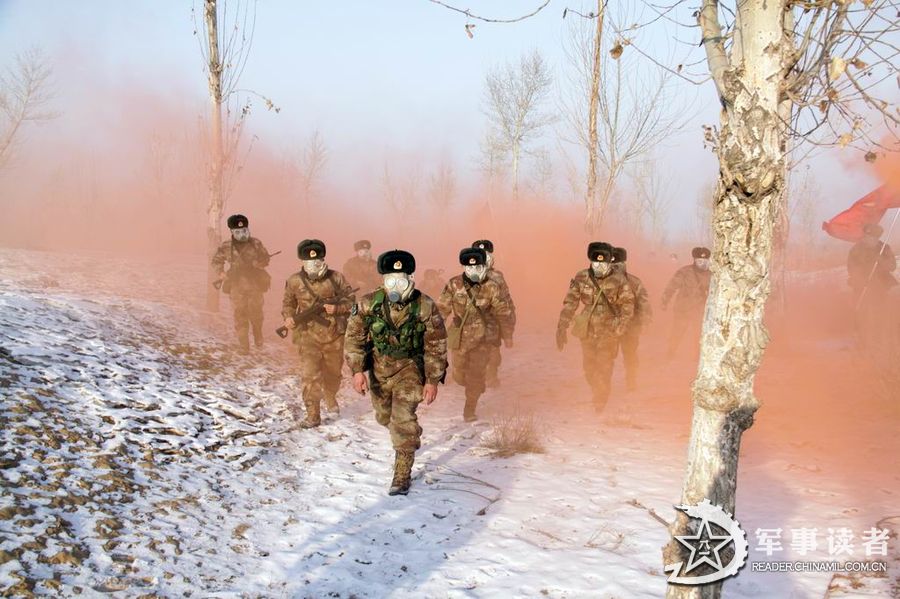 In late December 2012, a garrison regiment conducts a drill deep in the Greater Hinggan mountains of Heilongjiang province. The soldiers went through many hard exercises although the temperature dipped to 40 degrees Celsius below zero. (Photo/ reader.chinamil.com.cn)