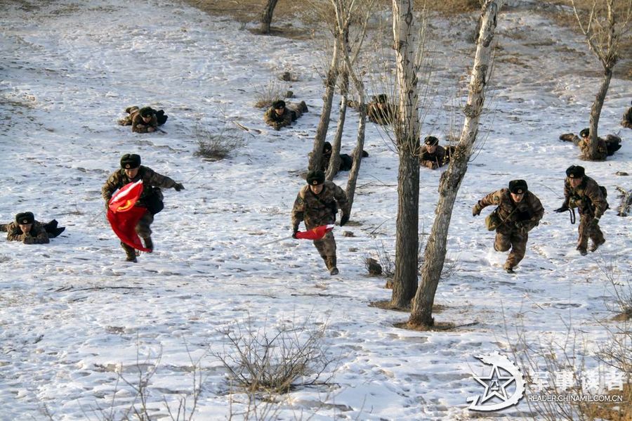 In late December 2012, a garrison regiment conducts a drill deep in the Greater Hinggan mountains of Heilongjiang province. The soldiers went through many hard exercises although the temperature dipped to 40 degrees Celsius below zero. (Photo/ reader.chinamil.com.cn)