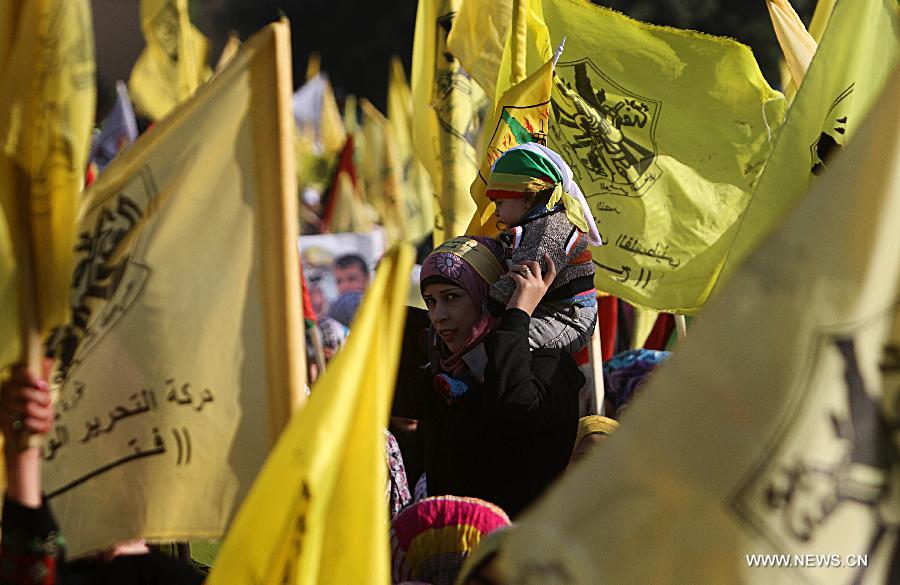 Supporters of Fatah movement take part in a celebration marking the 48th anniversary of the Fatah movement in Gaza City on Jan. 4, 2013. Hundreds of thousands of supporters of Palestinian President Mahmoud Abbas' Fatah movement on Friday marked its 48-year anniversary in the Gaza Strip, for the first time in six years. (Xinhua/Khaled Omar) 