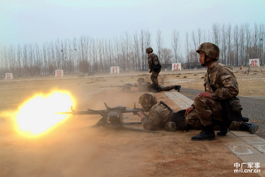 A regiment of the Lanzhou Military Area Command (MAC) of the Chinese People's Liberation Army (PLA) organizes the actual-combat training based on the information system, so as to enhance the actual combat capability and greatly promote the development of troops' military training. (mil.cnr.cn /Yuan Hongyan)