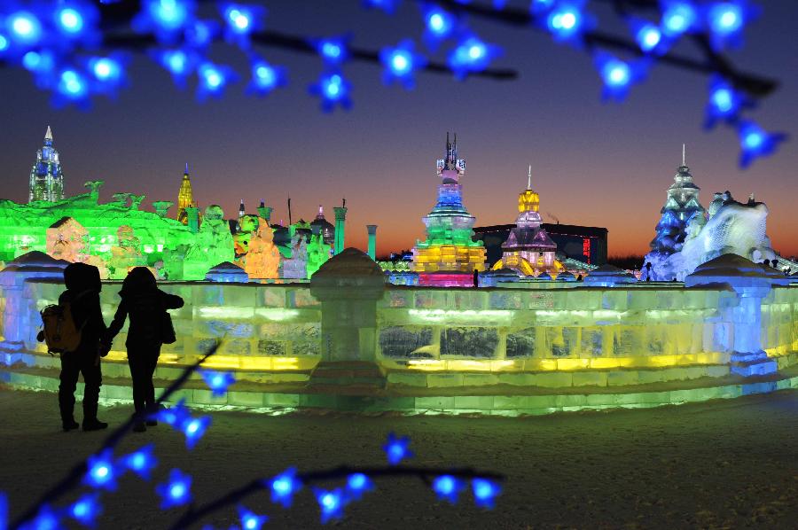 Photo taken on Jan. 5, 2013 shows the night scenery of the Ice and Snow World during the 29th Harbin International Ice and Snow Festival in Harbin, capital of northeast China's Heilongjiang Province. The festival kicked off on Saturday. (Xinhua/Wang Jianwei)