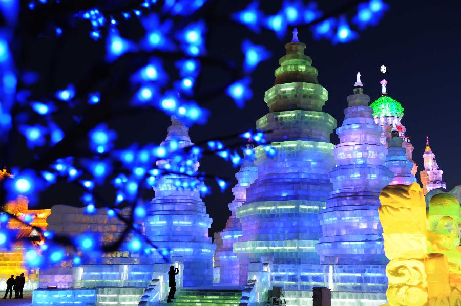 Photo taken on Jan. 5, 2013 shows the night scenery of the Ice and Snow World during the 29th Harbin International Ice and Snow Festival in Harbin, capital of northeast China's Heilongjiang Province. The festival kicked off on Saturday. (Xinhua/Wang Jianwei)