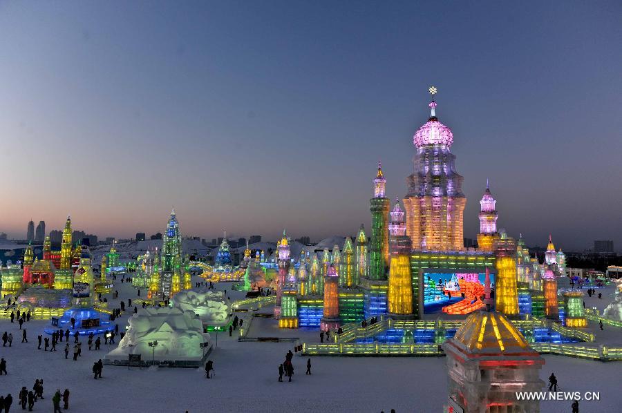 Photo taken on Jan. 5, 2013 shows the night scenery of the Ice and Snow World during the 29th Harbin International Ice and Snow Festival in Harbin, capital of northeast China's Heilongjiang Province. The festival kicked off on Saturday. (Xinhua/Wang Song)