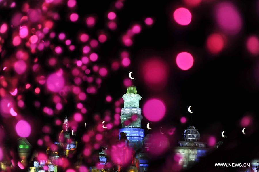 Photo taken on Jan. 5, 2013 shows the night scenery of the Ice and Snow World during the 29th Harbin International Ice and Snow Festival in Harbin, capital of northeast China's Heilongjiang Province. The festival kicked off on Saturday. (Xinhua/Wang Song)